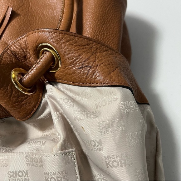 MICHAEL KORS Soft Pebbled Leather Ring Handle Bag - Picture 13 of 15